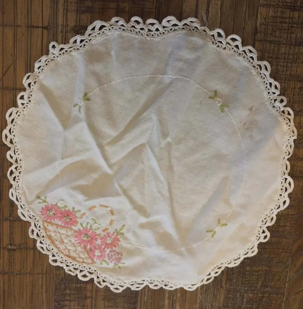 3 Vtg Crocheted Doilys One Oval With 2Dolls And 2 Round